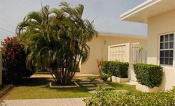 Pauline'S Apartments Palm Beach